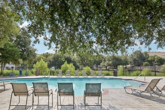 Avonmora Apartments in Austin, TX - Foto de edificio - Building Photo