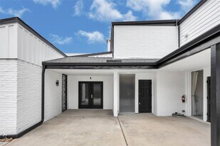 7 Briar Dale Ct in Houston, TX - Building Photo