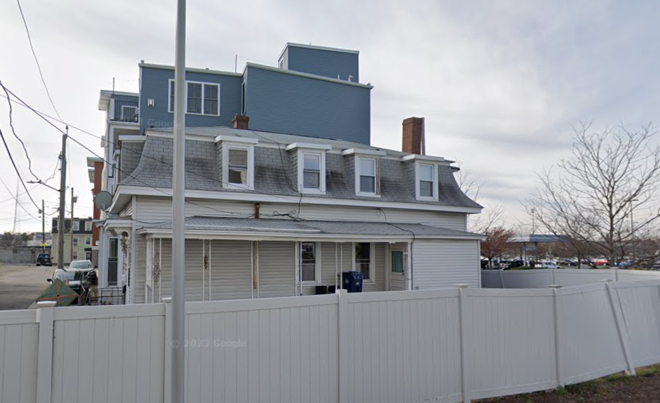 16 Baker Ct, Unit 4 in Boston, MA - Building Photo