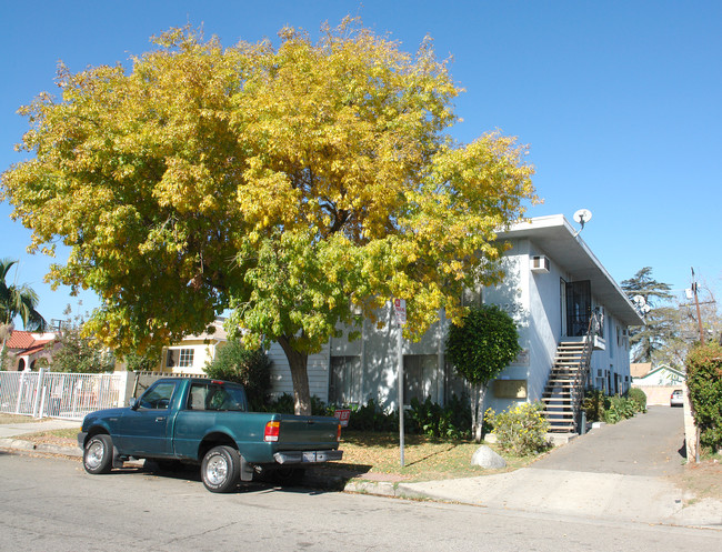 11239 Califa St in North Hollywood, CA - Foto de edificio - Building Photo