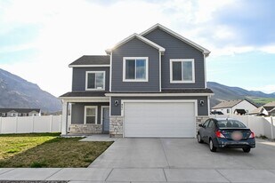 451 S 1440 E in Hyrum, UT - Building Photo