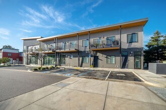 3680 Broad St in San Luis Obispo, CA - Foto de edificio - Building Photo