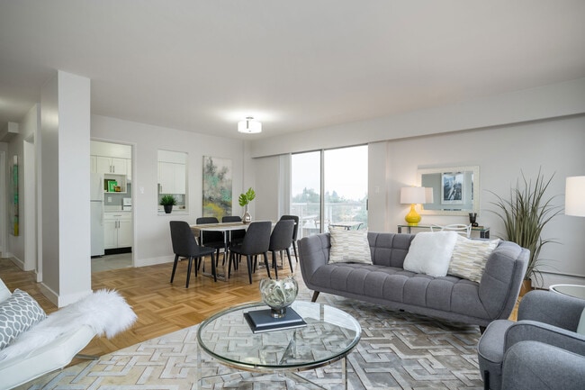 5976 Tisdall St in Vancouver, BC - Building Photo - Building Photo