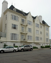 Marina Pierce Apartments in San Francisco, CA - Building Photo - Building Photo