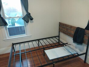 1656 N Shore Rd, Unit 1 in Revere, MA - Foto de edificio - Building Photo