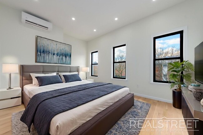 90 Covert St. in Brooklyn, NY - Building Photo - Building Photo