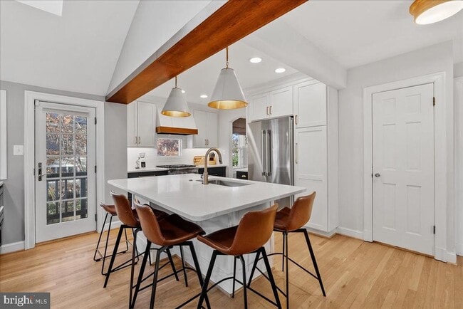 property at 2412 N Columbus St