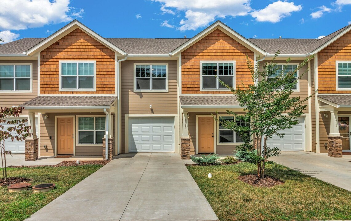 1216 Pauline Trail Dr in Arden, NC - Building Photo