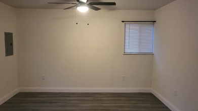 1803 E Henry Ave in Tampa, FL - Foto de edificio - Building Photo
