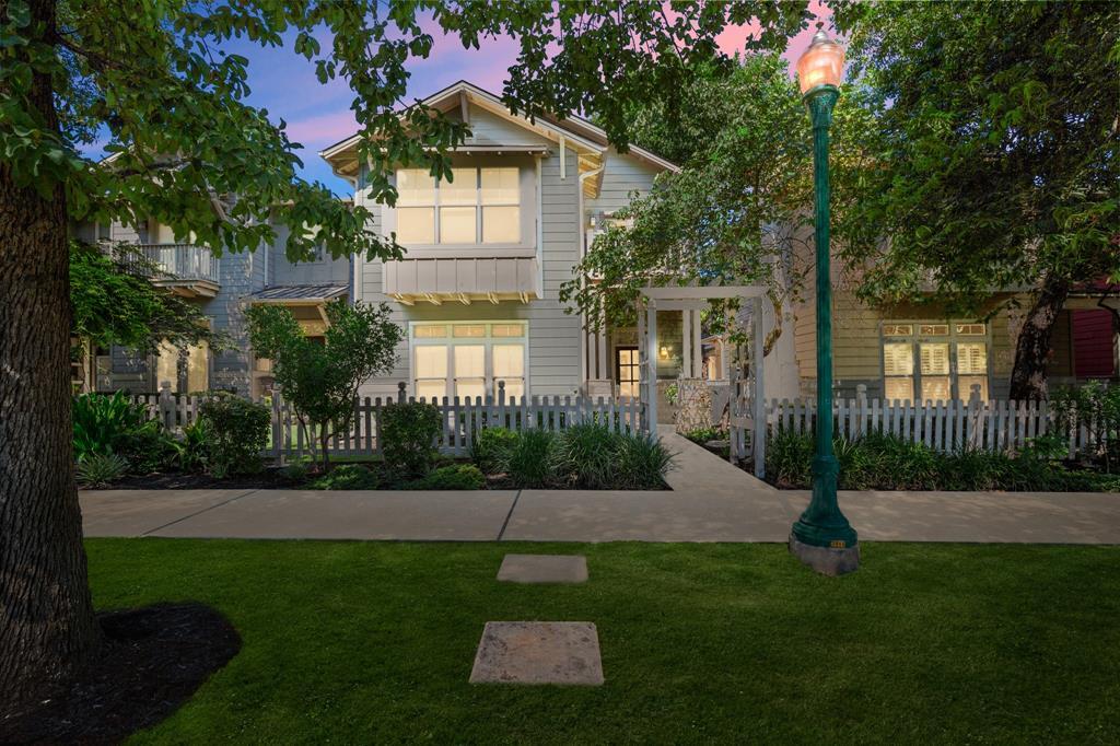 414 S Main St in Georgetown, TX - Building Photo