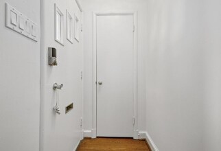 5612 Massachusetts Ave in Bethesda, MD - Foto de edificio - Building Photo