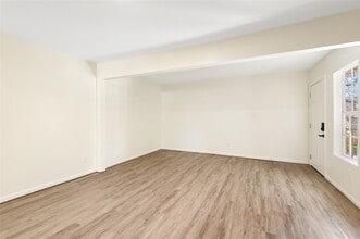 1011 W 10th St in Houston, TX - Building Photo - Building Photo