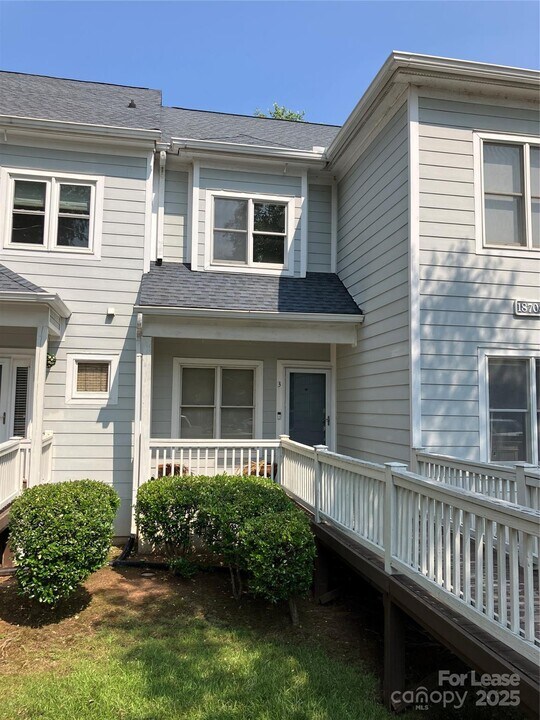 18708 Nautical Dr in Cornelius, NC - Building Photo