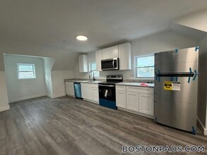 197 S Main St, Unit 5 in Clinton, MA - Foto de edificio - Building Photo