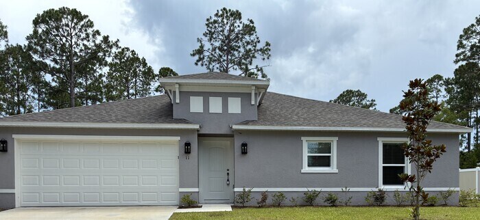 11 Randolph Dr in Palm Coast, FL - Building Photo