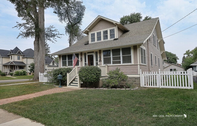 324 W Slade St in Palatine, IL - Building Photo - Building Photo