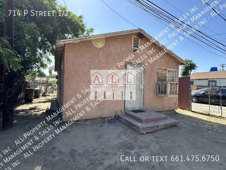 1 P St in Bakersfield, CA - Building Photo
