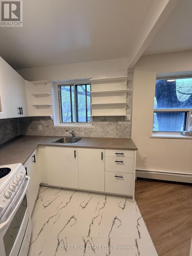 972 Eglinton Ave E in Toronto, ON - Building Photo - Building Photo