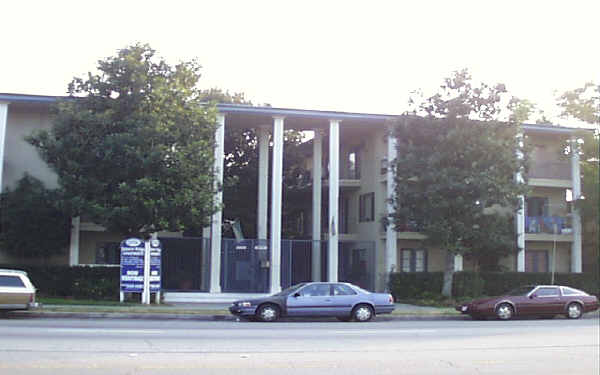 Colonial Ridge Apartments in Canoga Park, CA - Building Photo - Building Photo