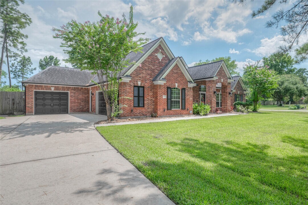 29702 Orchard Grove Dr in Tomball, TX - Foto de edificio