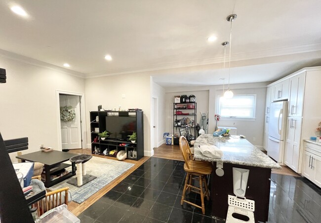 32 Sumner St, Unit 1 in Boston, MA - Foto de edificio - Building Photo