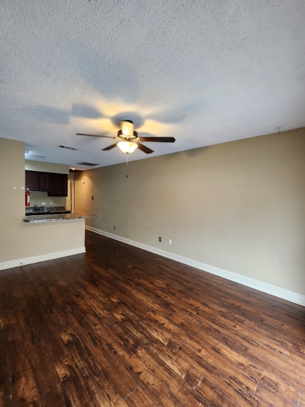 4780 Pontchartrain Dr in Slidell, LA - Foto de edificio - Building Photo