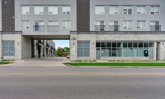 338-338 Albert St in Waterloo, ON - Building Photo