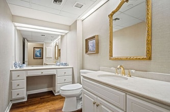 1 Towers Park Ln in San Antonio, TX - Building Photo - Building Photo