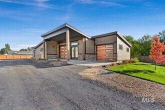362 London St in Middleton, ID - Building Photo - Building Photo