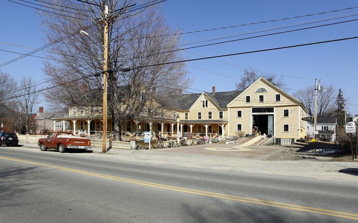 116 S Main St in Wolfeboro, NH - Foto de edificio