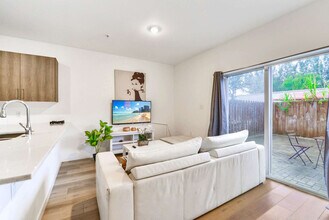 171 NW 158th St in Miami, FL - Building Photo - Building Photo