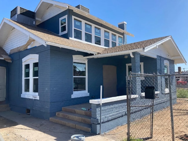 property at 121 S 21st Ave