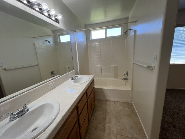 10209 Polo Saddle Dr in Bakersfield, CA - Building Photo - Building Photo