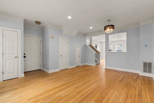 10 Golden Ash Way in Gaithersburg, MD - Foto de edificio - Building Photo