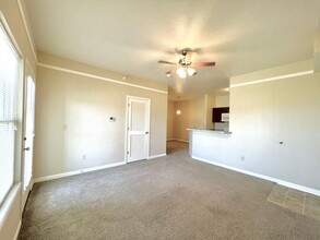 Prairie Pointe Apartments in Dodge City, KS - Building Photo - Interior Photo
