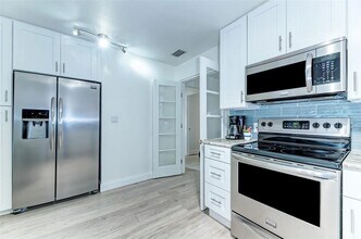 235 Mateo Way NE in St. Petersburg, FL - Building Photo - Building Photo