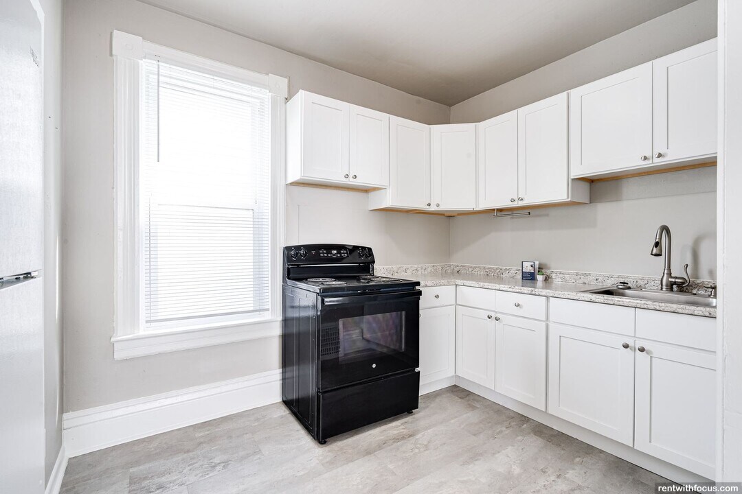 1201 Michigan St in Oshkosh, WI - Building Photo