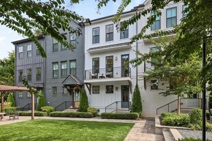 121 Chestnut Cir in Atlanta, GA - Building Photo