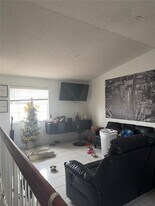 3254 W 70th St in Hialeah, FL - Building Photo