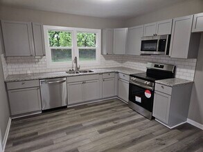 1259 E Berkeley St in Springfield, MO - Building Photo - Building Photo