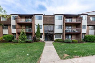 823 Edison Glen Terrace in Edison, NJ - Building Photo