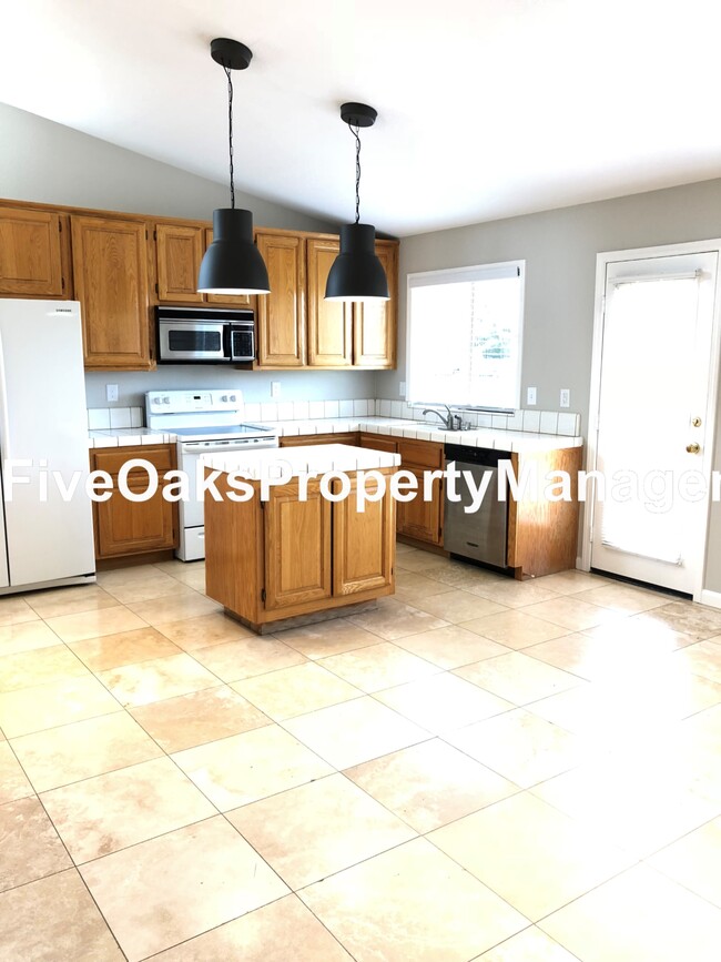 3301 Burberry Way in El Dorado Hills, CA - Foto de edificio - Building Photo
