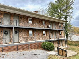 216 Colonial Heights Rd, Unit #15 in Kingsport, TN - Building Photo