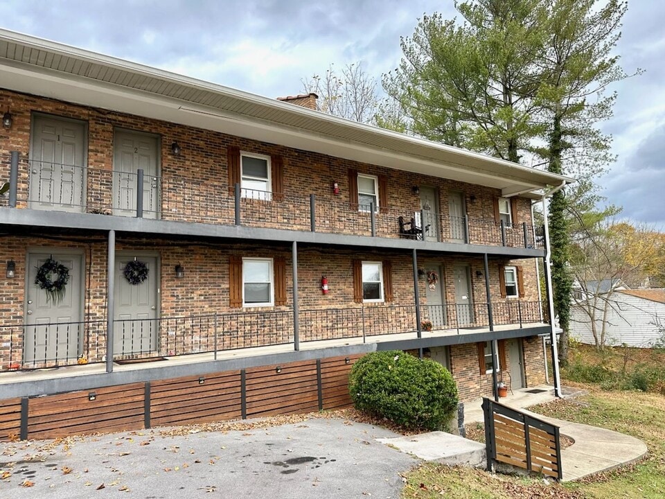 216 Colonial Heights Rd, Unit #15 in Kingsport, TN - Foto de edificio