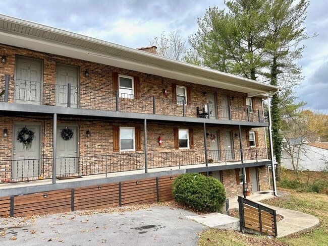 216 Colonial Heights Rd, Unit #15