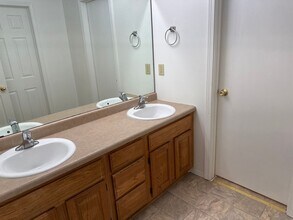 1065 S Missouri Ave in Springfield, MO - Building Photo - Building Photo