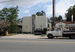 1049 Robinson Ave in San Diego, CA - Building Photo - Building Photo