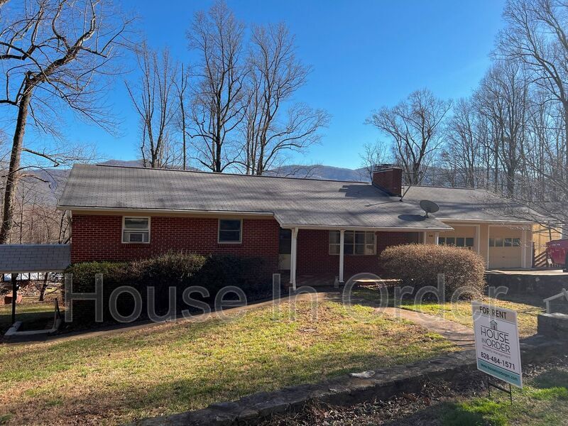 230 Westwood Ave in Swannanoa, NC - Building Photo