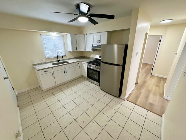 1168 Tonawanda Ave, Unit 1168 in Akron, OH - Building Photo - Building Photo