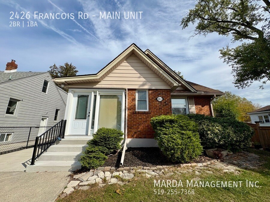 2426 Francois Rd in Windsor, ON - Building Photo